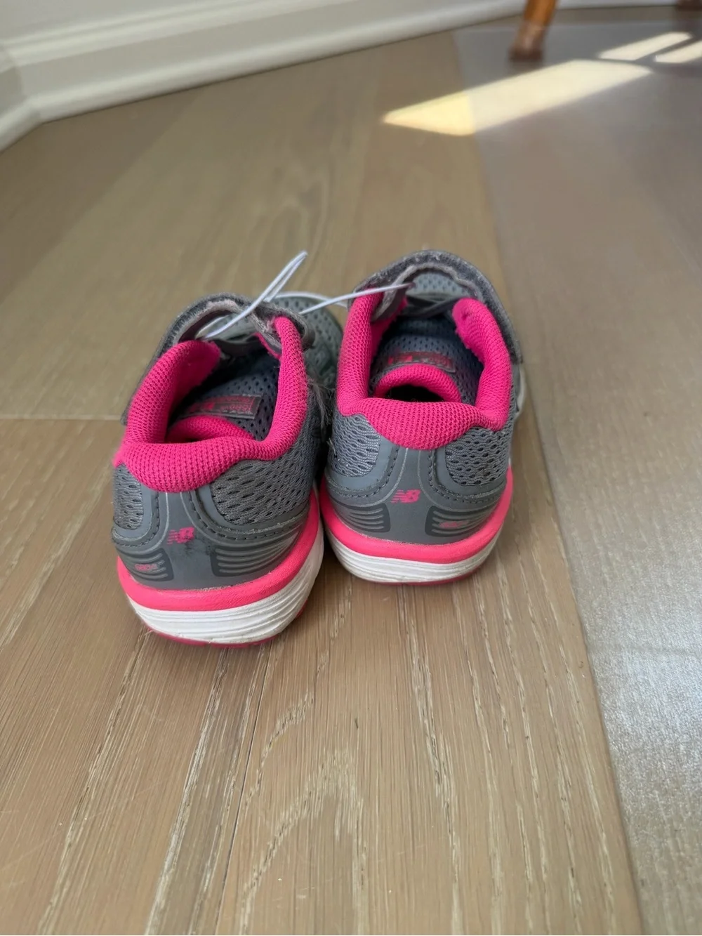 New Balance 680 Kids Sneakers, size 7
